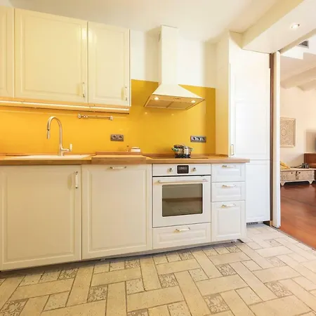 Bravissimo Mercaders 6 خيرونا